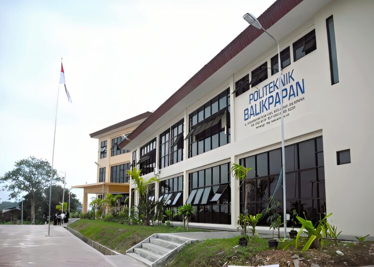 Ringankan Beban Orangtua, Hampir 3.000 Mahasiswa Poltekba Nikmati Beasiswa GratisPol
