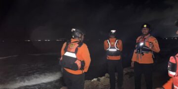 Kapal Nelayan Terbalik di Muara Manggar, Satu Orang Masih Dalam Pencarian
