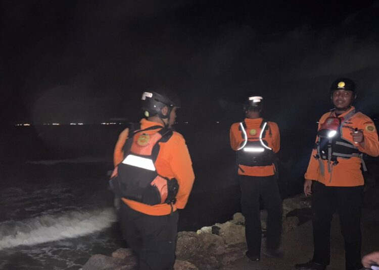 Kapal Nelayan Terbalik di Muara Manggar, Satu Orang Masih Dalam Pencarian