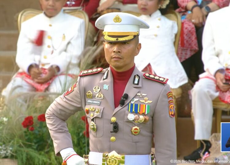 Kapolresta Balikpapan Pimpin Upacara Penurunan Bendera di Istana